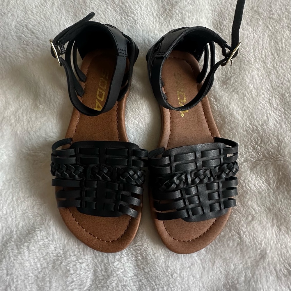 Soda Girls Black Woven Huaraches Flat Peep Toe Sandal Sz 11